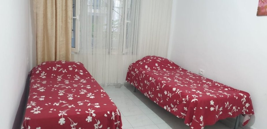 Tirane, jepet me qera apartament 2+1+Ballkon Kati 1, 80 m² 500 € (Mozaiku I Tiranes)