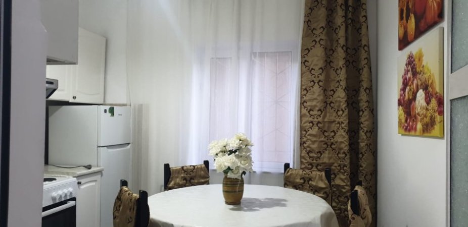 Tirane, jepet me qera apartament 2+1+Ballkon Kati 1, 80 m² 500 € (Mozaiku I Tiranes)