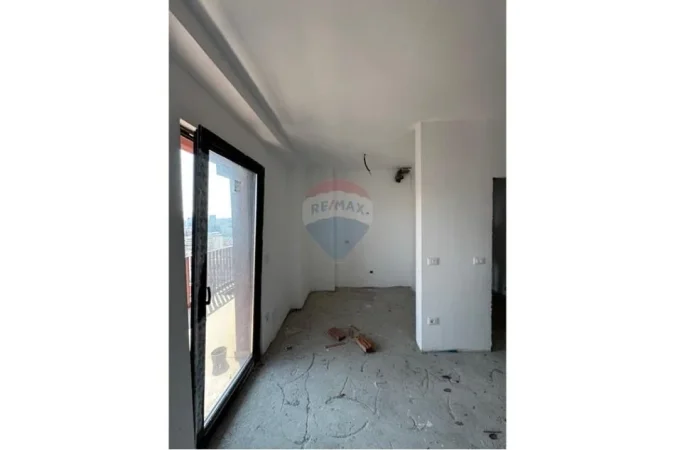 Tirane, jepet me qera zyre , 159 m² 1.500 € (Rruga e Kavajes)