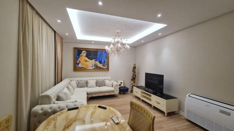 Tirane, jepet me qera apartament 1+1+Aneks+Ballkon , 750 € (liqeni i thate)
