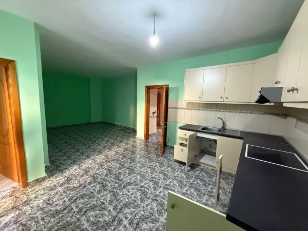 Tirane, shitet apartament 3+1+Ballkon Kati 3, 120 m² 248.000 € (KOMUNA E PARISIT)