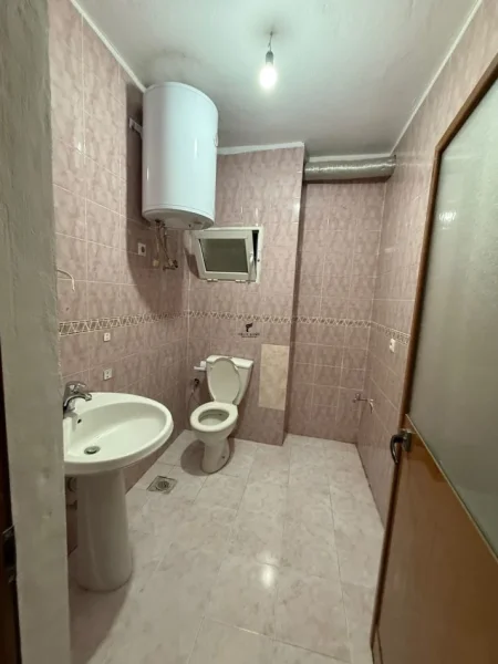 Tirane, shitet apartament 3+1+Ballkon Kati 3, 120 m² 248.000 € (KOMUNA E PARISIT)