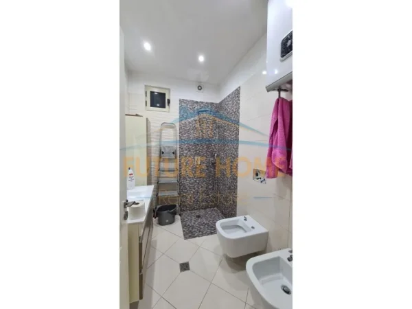 Tirane, jepet me qera apartament 2+1+Ballkon Kati 5, 100 m² 650 € 