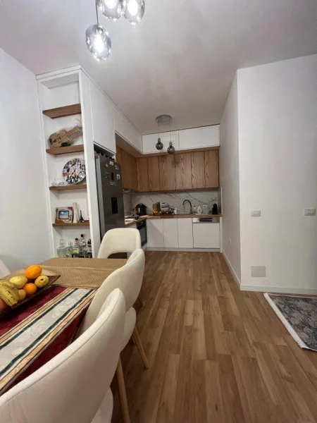 Tirane, jepet me qera apartament 1+1+Ballkon Kati 9, 74 m² 550 € (ASTIR)