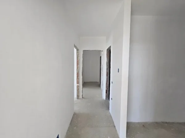 Tirane, shitet apartament 2+1+Ballkon Kati 3, 112 m² 224.000 € 