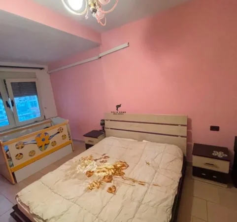 Tirane, jepet me qera apartament 3+1 Kati 5, 120 m² 750 € (RRUGA ZOJA CURRE)
