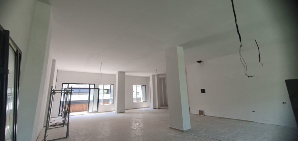 Tirane, jepet me qera ambjent biznesi Kati 0, 220 m² 4.000 € (Rezidenca Relux,Shkoze)