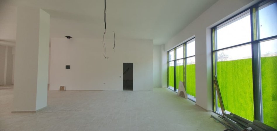 Tirane, jepet me qera ambjent biznesi Kati 0, 220 m² 4.000 € (Rezidenca Relux,Shkoze)