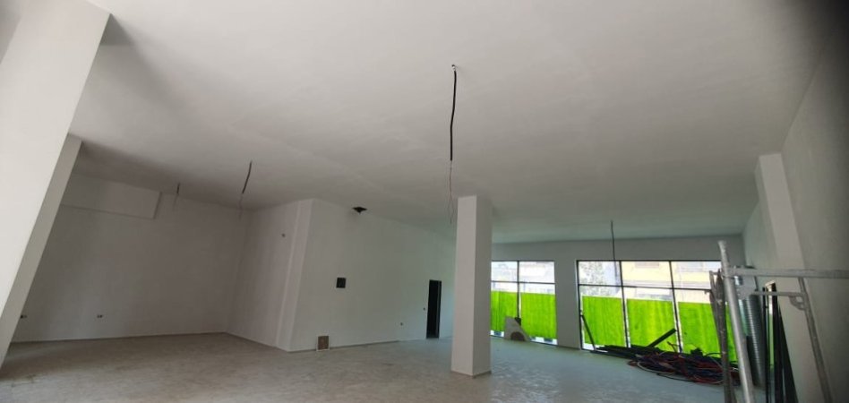 Tirane, jepet me qera ambjent biznesi Kati 0, 220 m² 4.000 € (Rezidenca Relux,Shkoze)