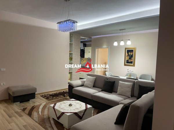 Tirane, jepet me qera apartament 2+1 Kati 8, 120 m² 550 € (Astir)