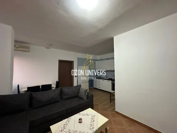 Tirane, jepet me qera apartament 2+1 Kati 10, 90 m² 650 €
