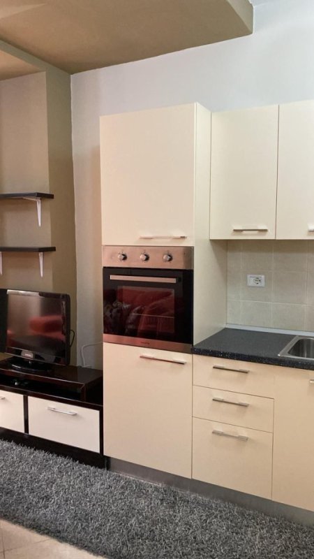 Tirane, jepet me qera apartament 1+1 Kati 3, 74 m² 400 € (Rruga “Muhamed Deliu” pallatet 3D)