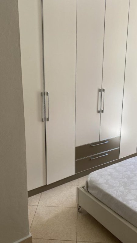 Tirane, jepet me qera apartament 1+1 Kati 3, 74 m² 400 € (Rruga “Muhamed Deliu” pallatet 3D)