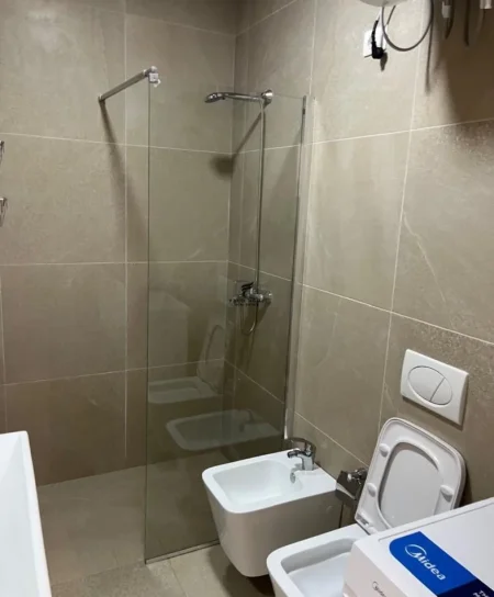 Tirane, jepet me qera apartament 1+1 Kati 8, 65 m² 600 € (PAZARI RI)