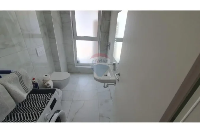 Tirane, shitet apartament 1+1+Ballkon , 142.000 € 