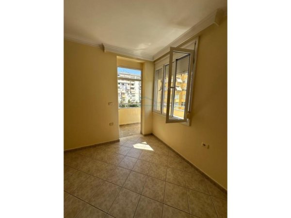 Tirane, shitet apartament 2+1 Kati 3, 121 m² 270.000 € (Komuna e Parisit)