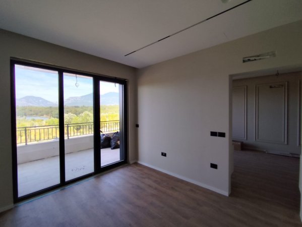 Tirane, shes apartament 2+1+Ballkon Kati 5, 118 m² 280.000 € (liqeni i thate)