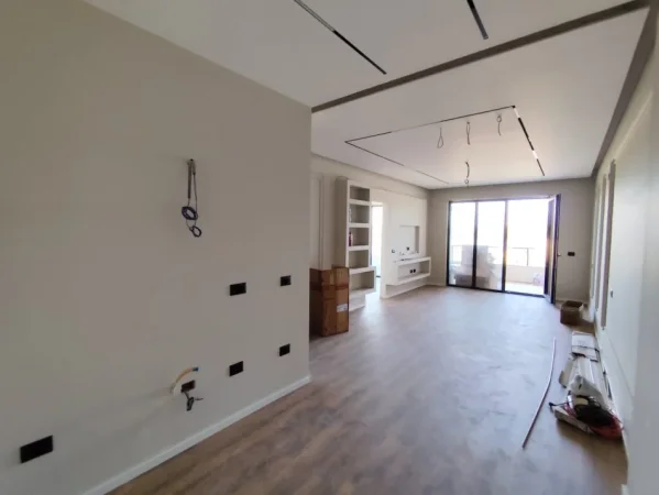 Tirane, shes apartament 2+1+Ballkon Kati 5, 118 m² 280.000 € (liqeni i thate)