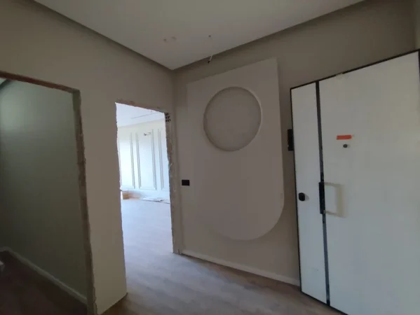 Tirane, shes apartament 2+1+Ballkon Kati 5, 118 m² 280.000 € (liqeni i thate)