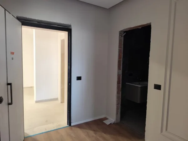 Tirane, shes apartament 2+1+Ballkon Kati 5, 118 m² 280.000 € (liqeni i thate)