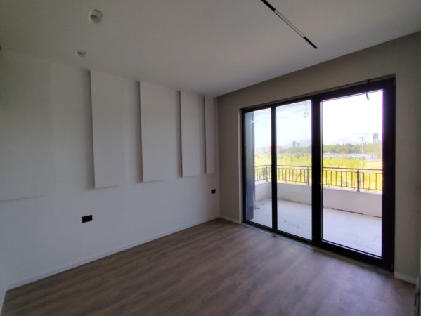 Tirane, shes apartament 2+1+Ballkon Kati 5, 118 m² 280.000 € (liqeni i thate)
