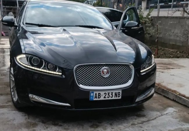 Berat, shitet makine Jaguar xf Nafte, e zeze automatik 250.000 km 9.000 €