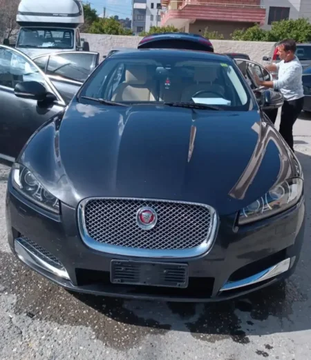 Berat, shitet makine Jaguar xf Nafte, e zeze automatik 250.000 km 9.000 €