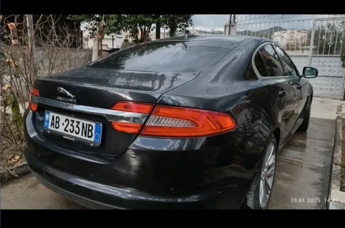 Berat, shitet makine Jaguar xf Nafte, e zeze automatik 250.000 km 9.000 €