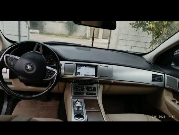 Berat, shitet makine Jaguar xf Nafte, e zeze automatik 250.000 km 9.000 €