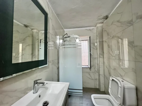 Tirane, jepet me qera apartament 3+1 Kati 5, 80 m² 750 € 