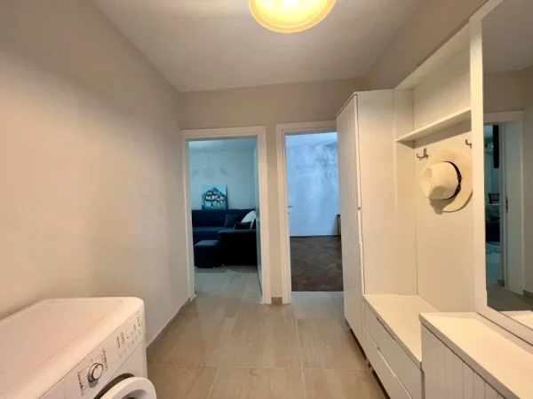 Tirane, jepet me qera apartament 3+1 Kati 5, 80 m² 750 € 