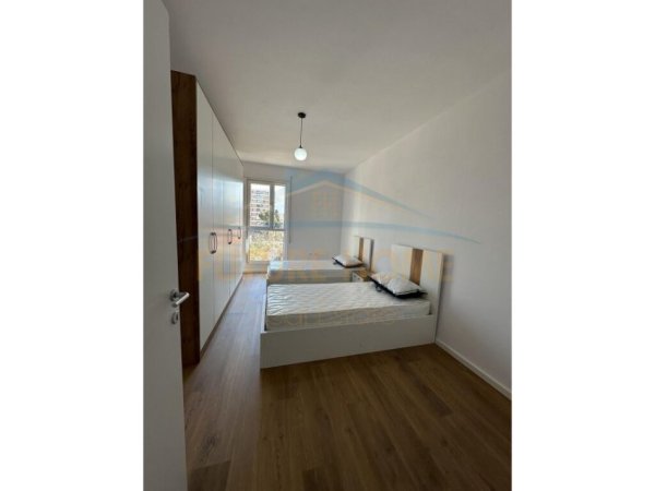 Tirane, jepet me qera apartament 2+1+Ballkon Kati 3, 93 m² 750 € (Komleksi Trio Tower)