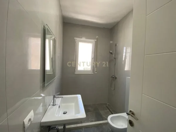 Tirane, jepet me qera apartament Kati 7, 102 m² 700 € (Kompleksi Green Harmony Porcelan)