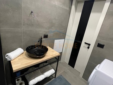 Tirane, jap me qera apartament 2+1+Ballkon Kati 9, 105 m² 1.400 € (rruga e kosovarve)