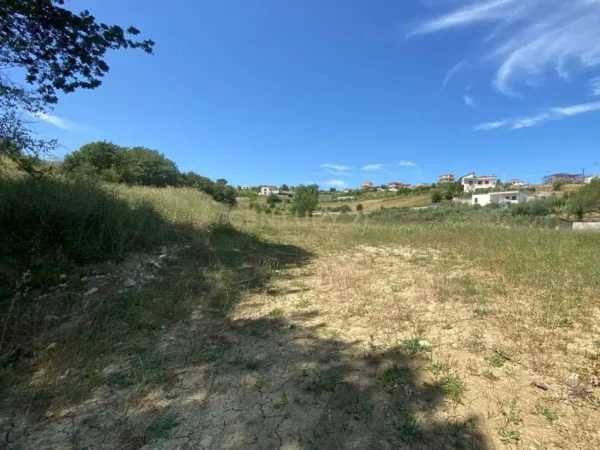 Tirane, shitet toke , 9.000 m² 640.000 € (pranë City Park, Tirane)