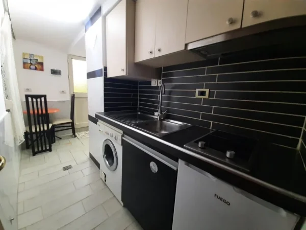 Tirane, jepet me qera garsonier 1+1 Kati 1, 35 m² 370 € 
