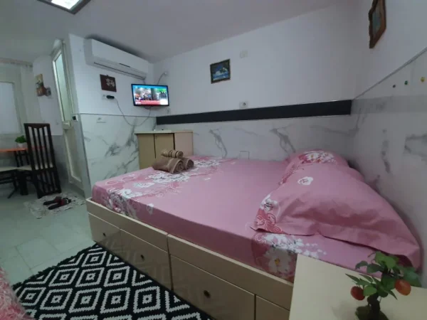 Tirane, jepet me qera garsonier 1+1 Kati 1, 35 m² 370 € 