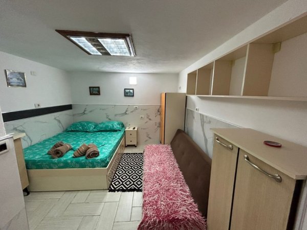 Tirane, jepet me qera garsonier 1+1 Kati 1, 35 m² 370 € 