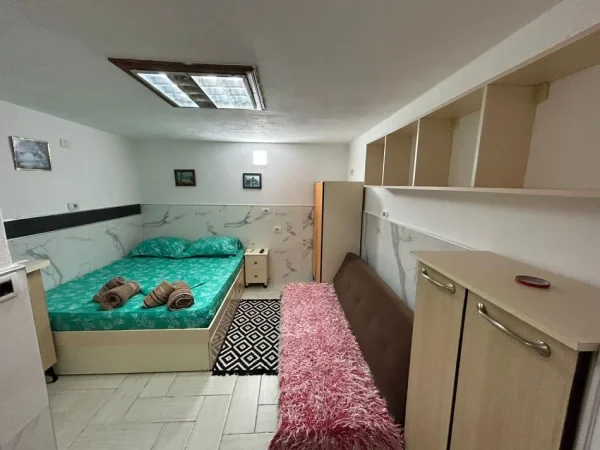Tirane, jepet me qera garsonier 1+1 Kati 1, 35 m² 370 € 