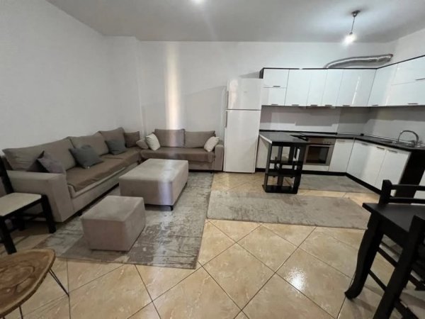 Jepet  me qera ne Qender Rruga Qemal Stafa apartament 1+1+Ballkon Kati 2, 60 m² 550 €