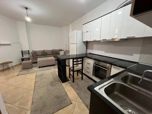 Jepet  me qera ne Qender Rruga Qemal Stafa apartament 1+1+Ballkon Kati 2, 60 m² 550 €