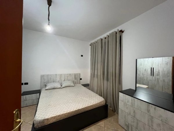 Jepet  me qera ne Qender Rruga Qemal Stafa apartament 1+1+Ballkon Kati 2, 60 m² 550 €