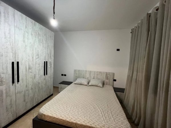 Jepet  me qera ne Qender Rruga Qemal Stafa apartament 1+1+Ballkon Kati 2, 60 m² 550 €