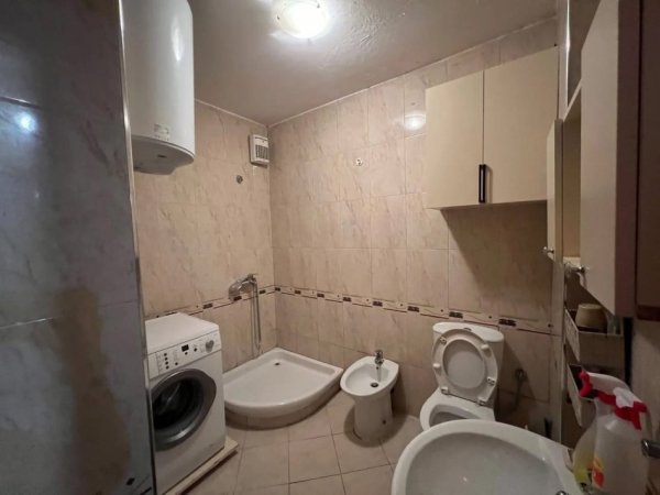 Jepet  me qera ne Qender Rruga Qemal Stafa apartament 1+1+Ballkon Kati 2, 60 m² 550 €