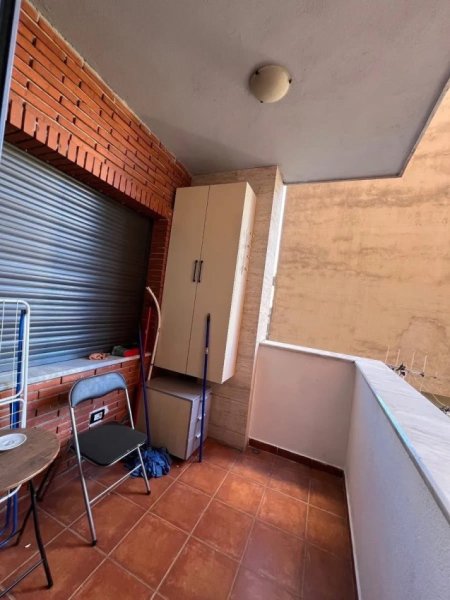 Jepet  me qera ne Qender Rruga Qemal Stafa apartament 1+1+Ballkon Kati 2, 60 m² 550 €