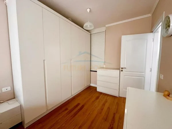 Tirane, jepet me qera apartament duplex 2+1+Ballkon Kati 1, 109 m² 700 € (Rezidenca Kodra e Diellit 1)