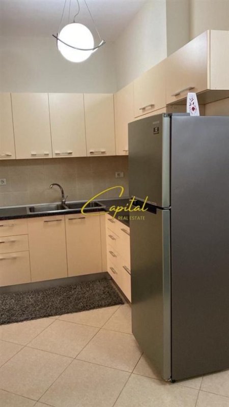 Tirane, jepet me qera apartament 1+1 Kati 3, 75 m² 420 € (FRESKU)