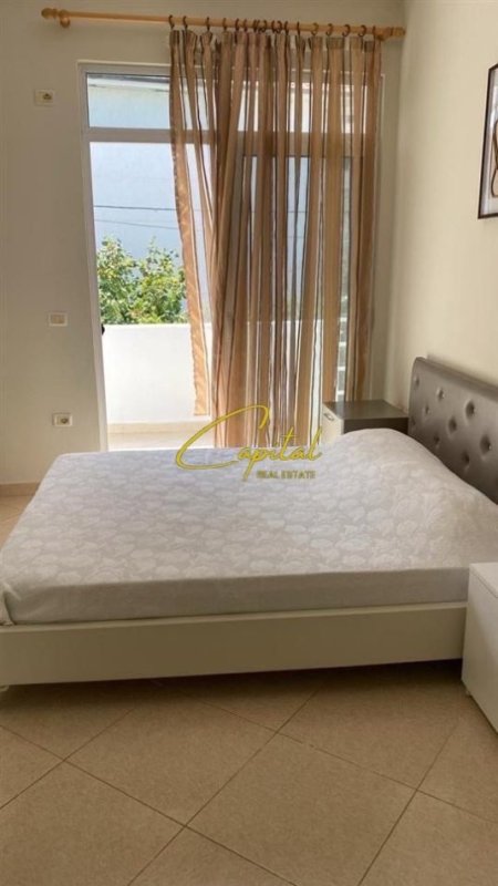 Tirane, jepet me qera apartament 1+1 Kati 3, 75 m² 420 € (FRESKU)