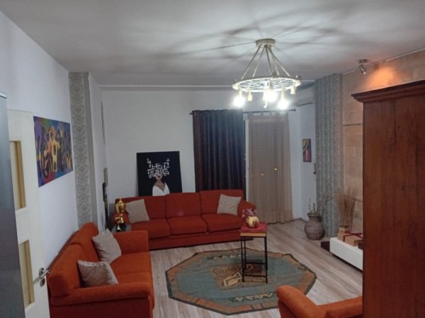 Tirane, jepet me qera apartament 2+1 Kati 3, 117 m² 600 € 