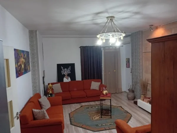 Tirane, jepet me qera apartament 2+1 Kati 3, 117 m² 600 € 